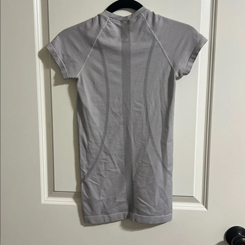 Lululemon Swiftly tech short sleeve shirt size 2 Black and White Striped Top - Picture 8 of 9